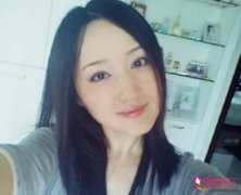 41岁杨钰莹玩自拍 无龄容颜令网友惊艳